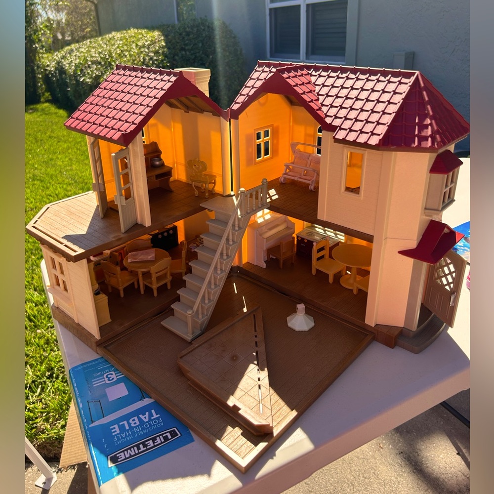 Calico Critters Red Roof
Country Home Gift
